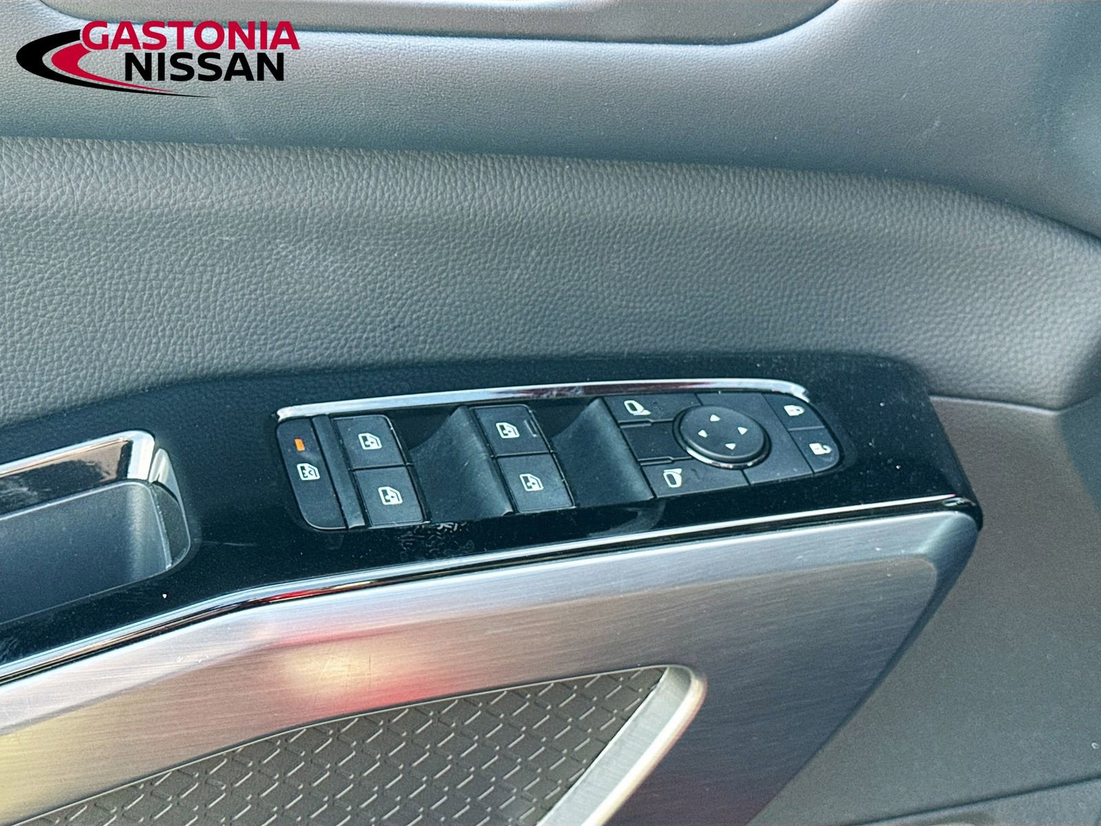 Used 2024 Nissan Pathfinder SL image 23