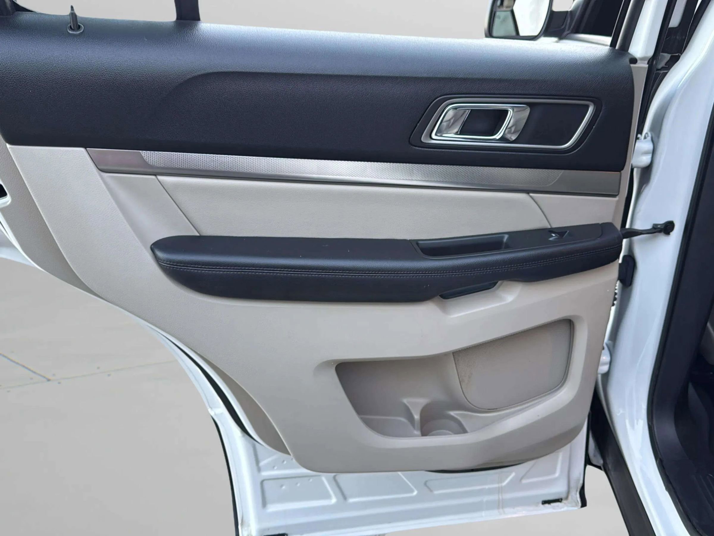 Used 2018 Ford Explorer XLT w/ Equipment Group 202A image 26