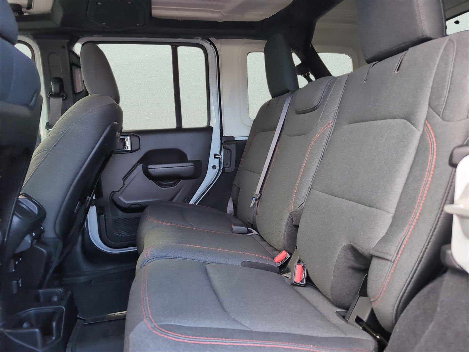 Used 2024 Jeep Wrangler Unlimited Rubicon image 30