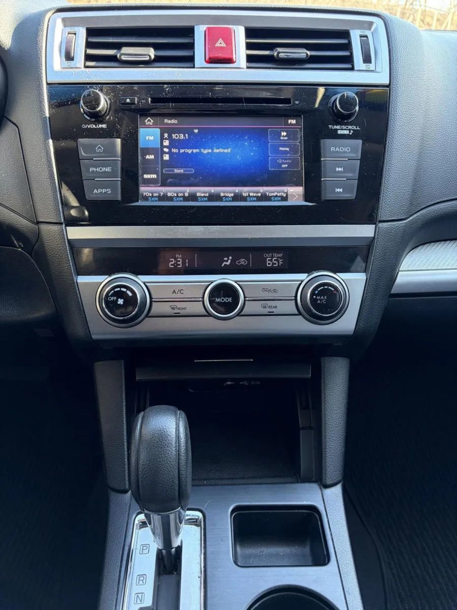 Used 2019 Subaru Outback 2.5i AWD/4WD image 21