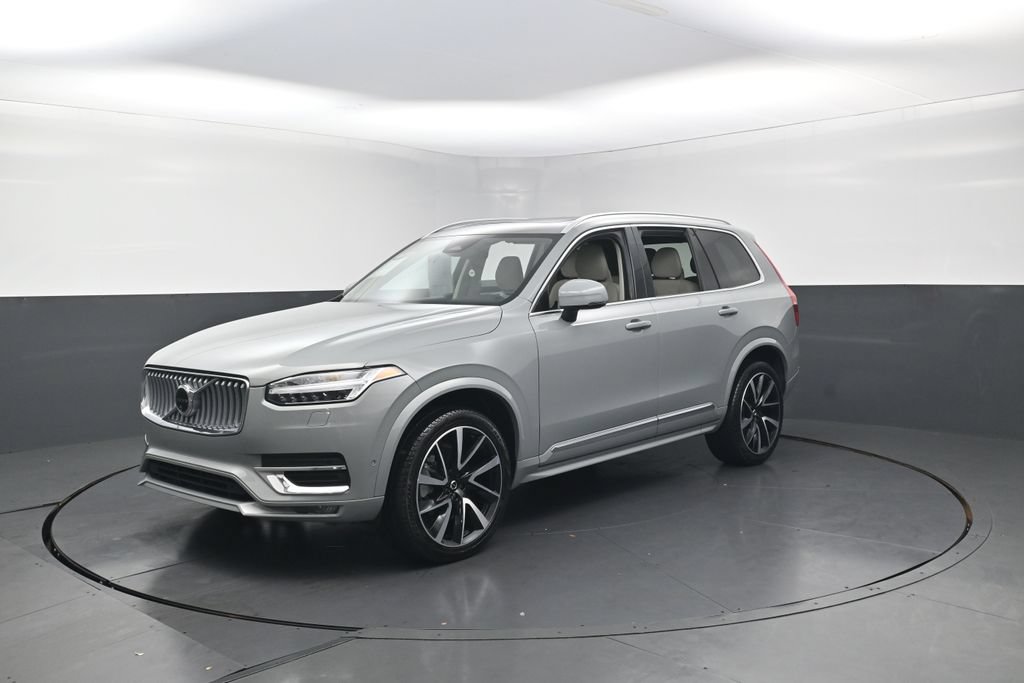 Used 2025 Volvo XC90 B5 Plus w/ Protection Package AWD/4WD image 3