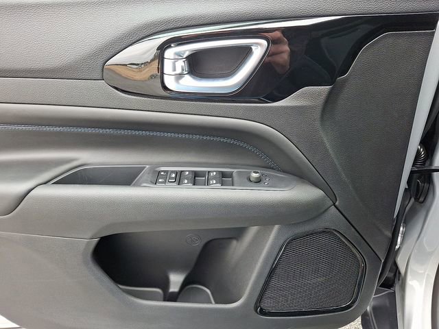 New 2026 Jeep Compass Latitude image 9