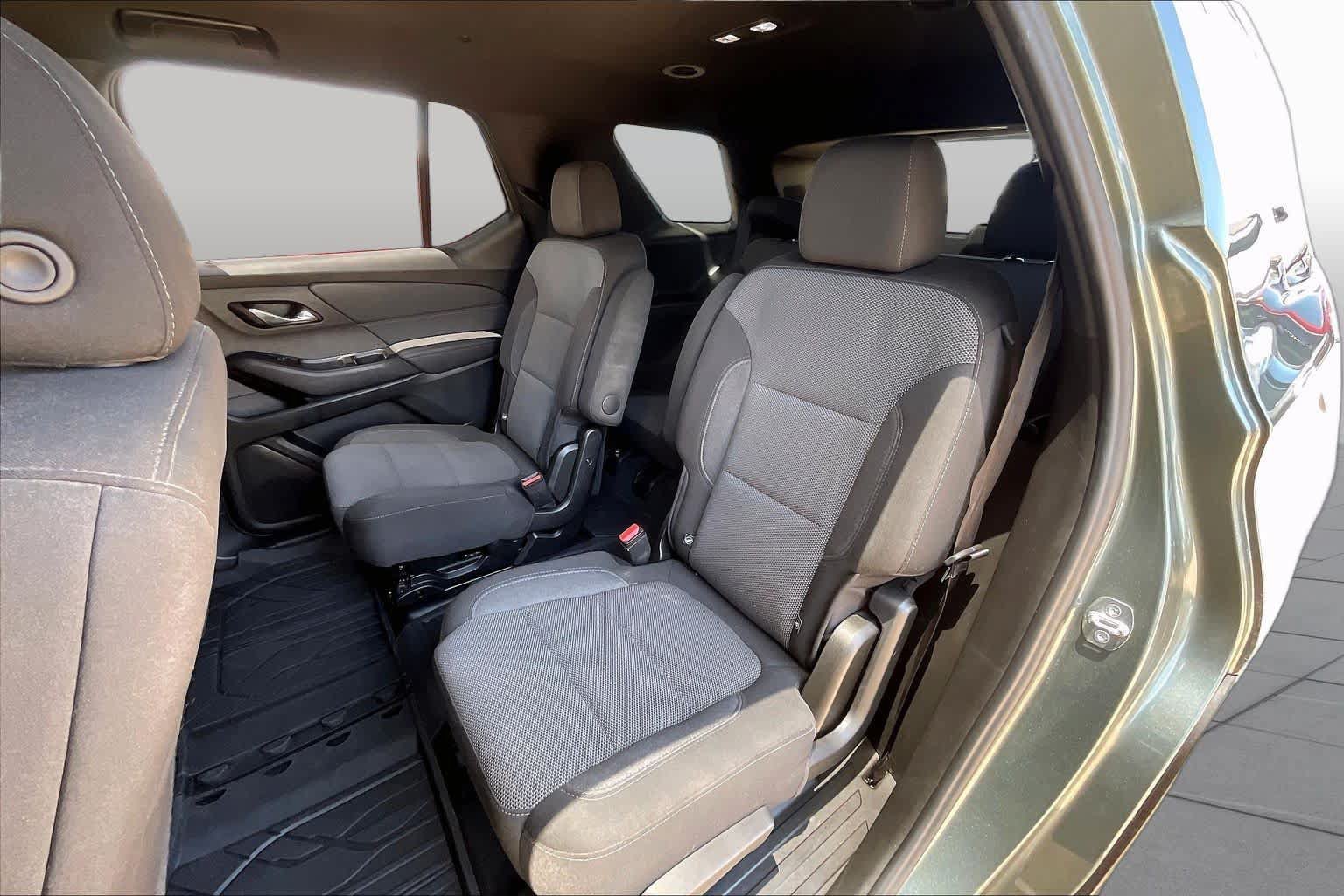 Used 2023 Chevrolet Traverse LT FWD image 19