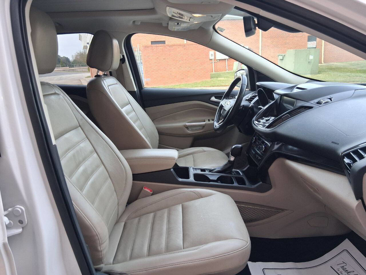 Used 2017 Ford Escape Titanium image 11