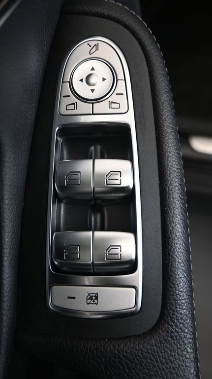 Used 2021 Mercedes-Benz GLC 300 4MATIC Coupe image 27