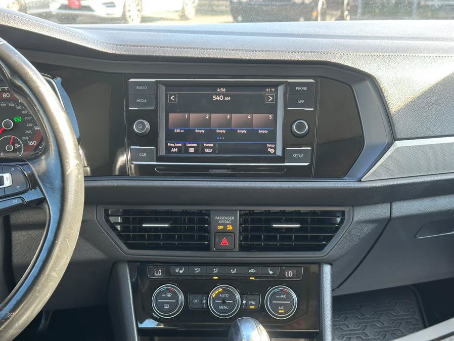 Used 2019 Volkswagen Jetta SE w/ Cold Weather Package FWD image 20