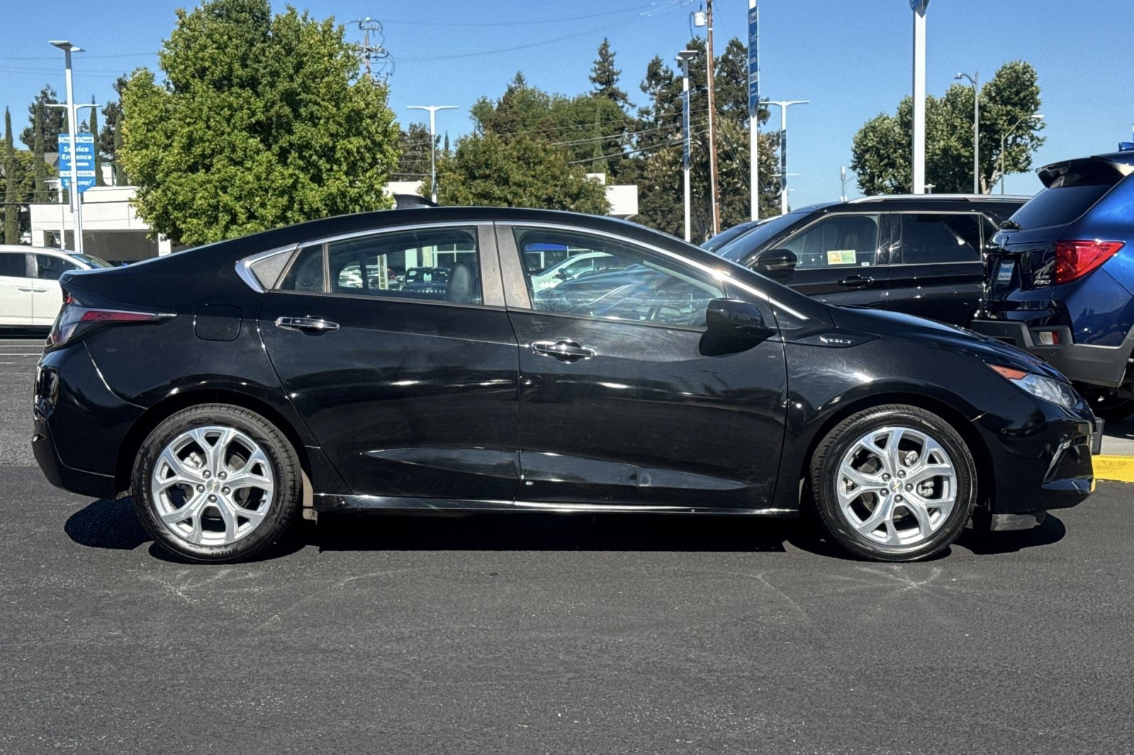 Used 2018 Chevrolet Volt Premier w/ Driver Confidence Package FWD image 7