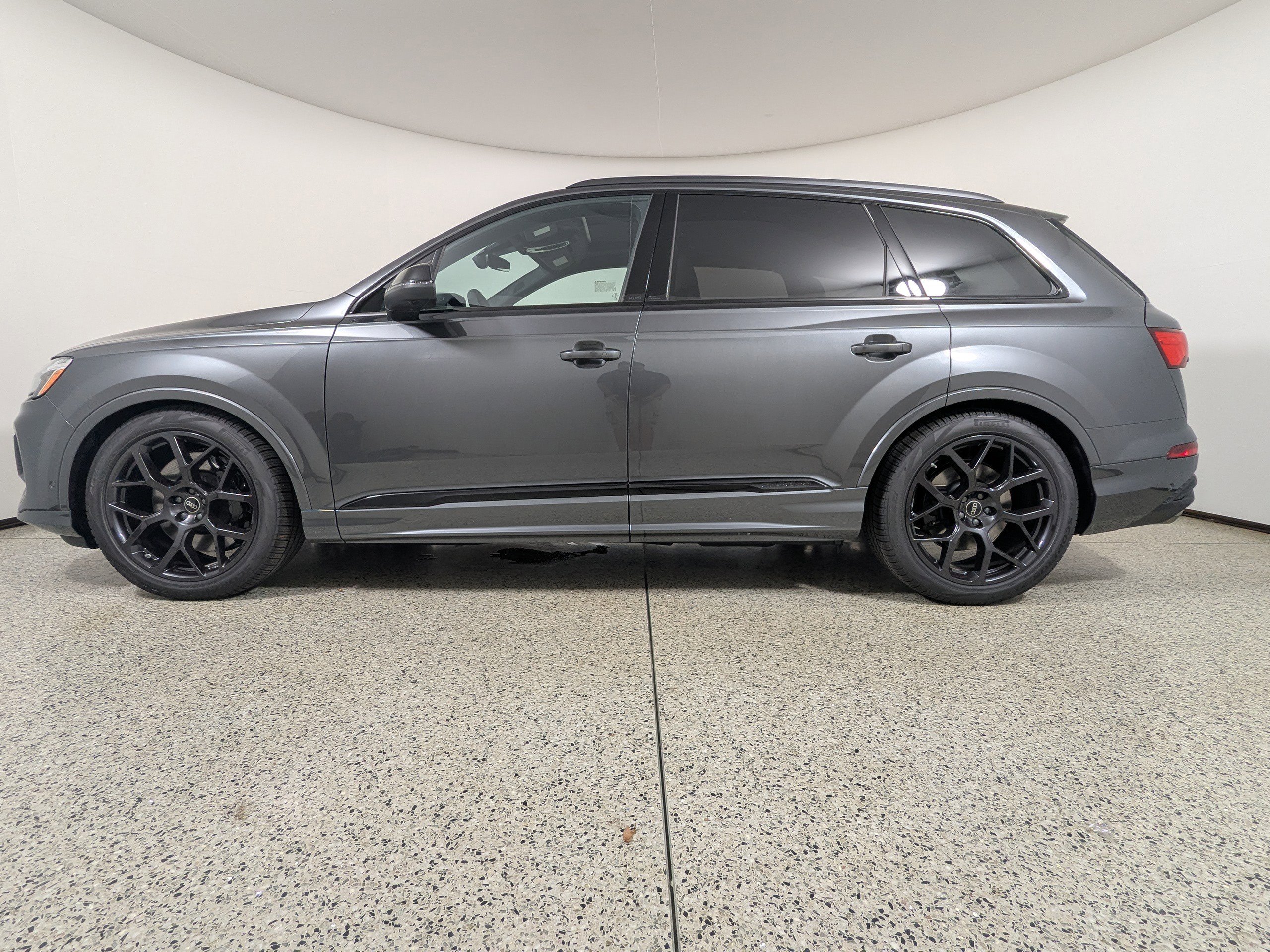 New 2025 Audi SQ7 Prestige image 4