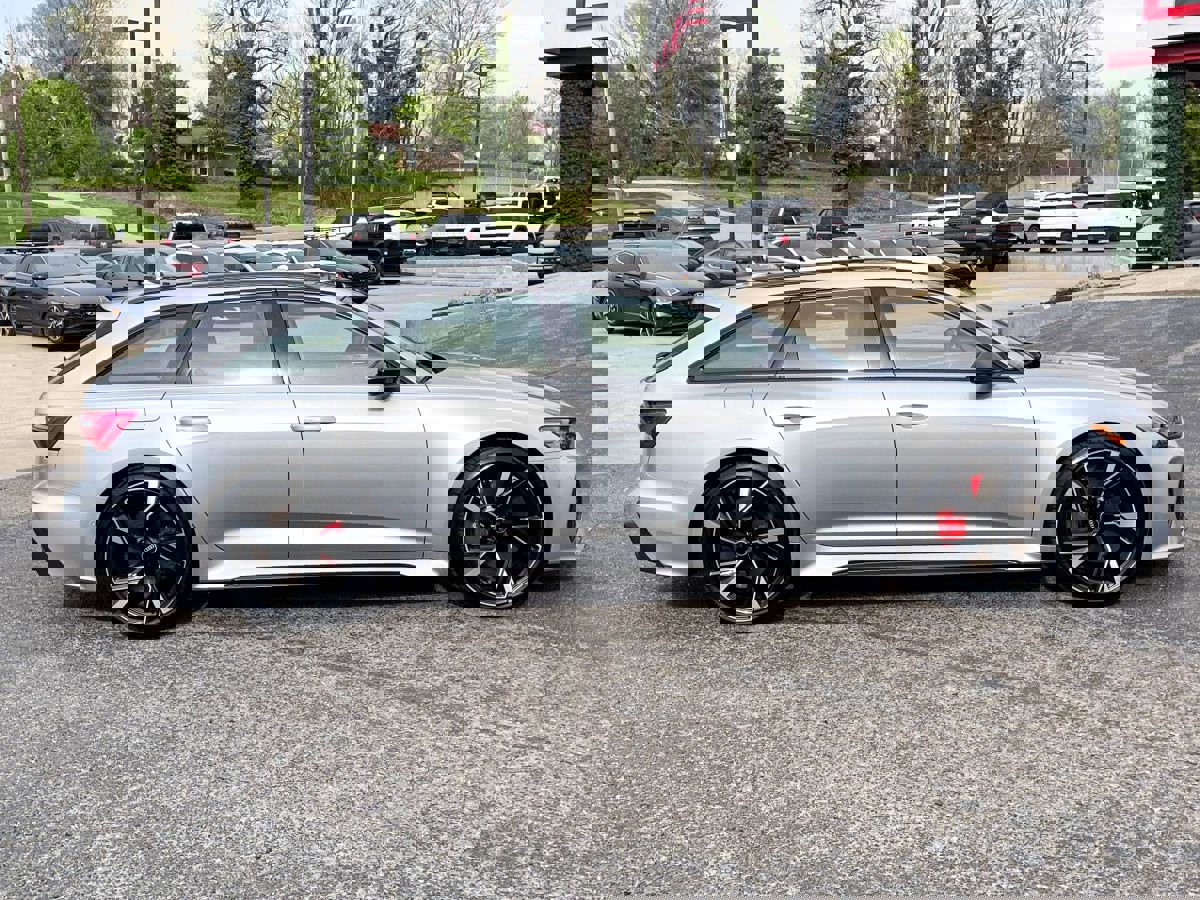 Used 2021 Audi RS 6 w/ Carbon Optic Package image 4