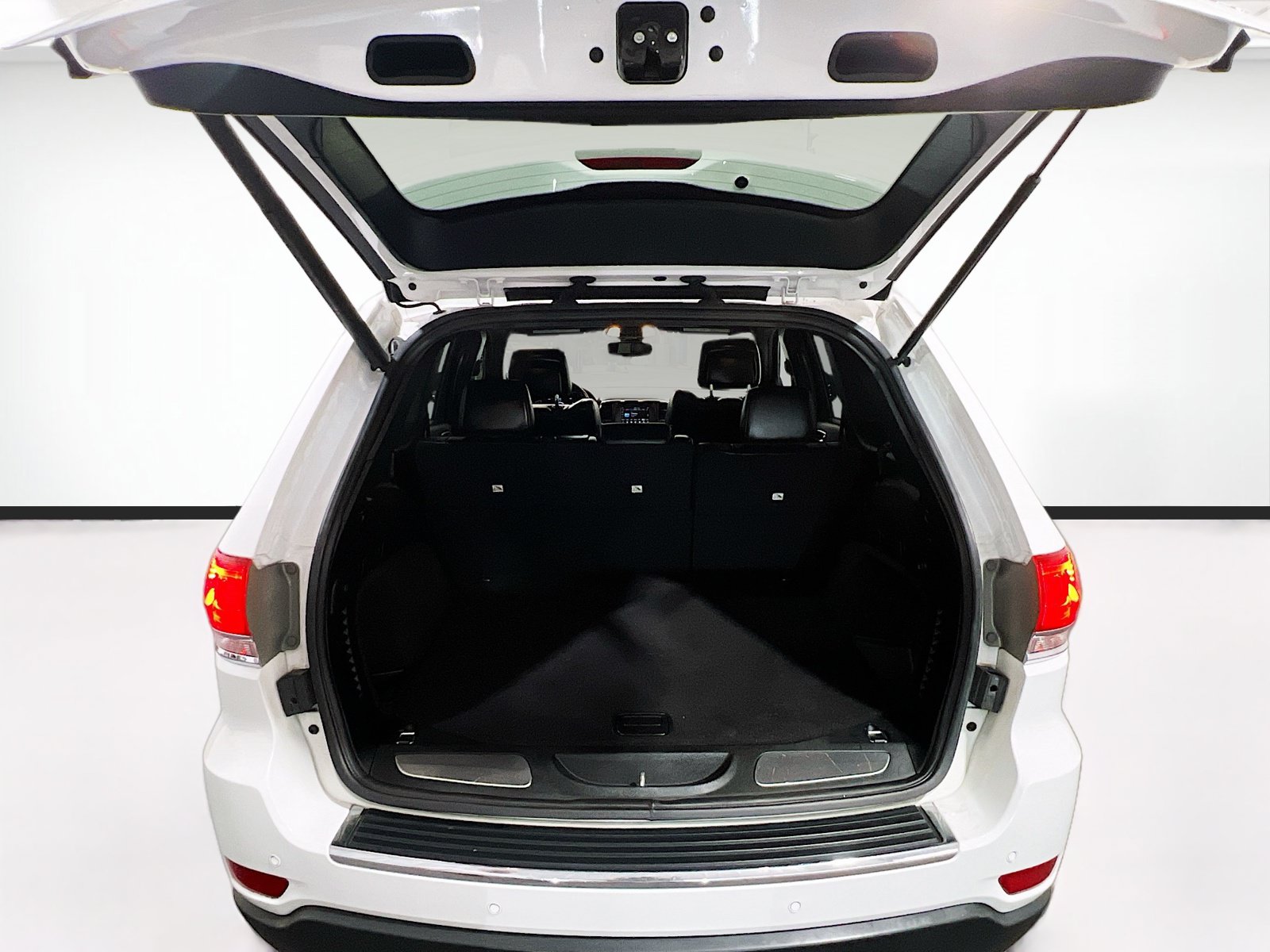 Used 2018 Jeep Grand Cherokee Limited RWD image 18