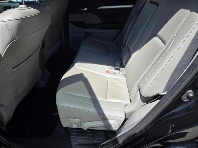 Used 2019 Toyota Highlander XLE image 18
