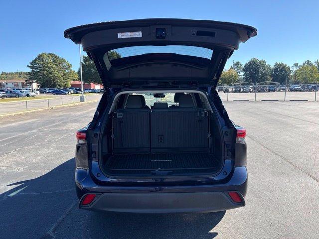Used 2020 Toyota Highlander XLE AWD/4WD image 21