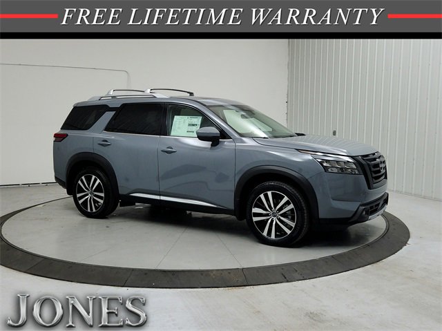New 2025 Nissan Pathfinder Platinum w/ Black Appearance Package
