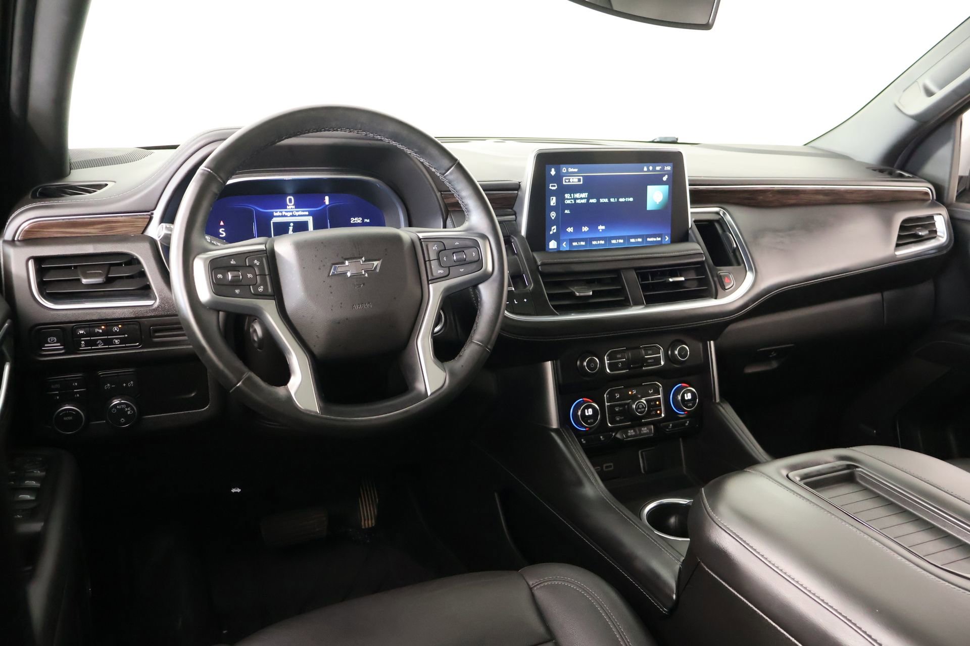 Used 2023 Chevrolet Tahoe Z71 w/ Luxury Package AWD/4WD image 2