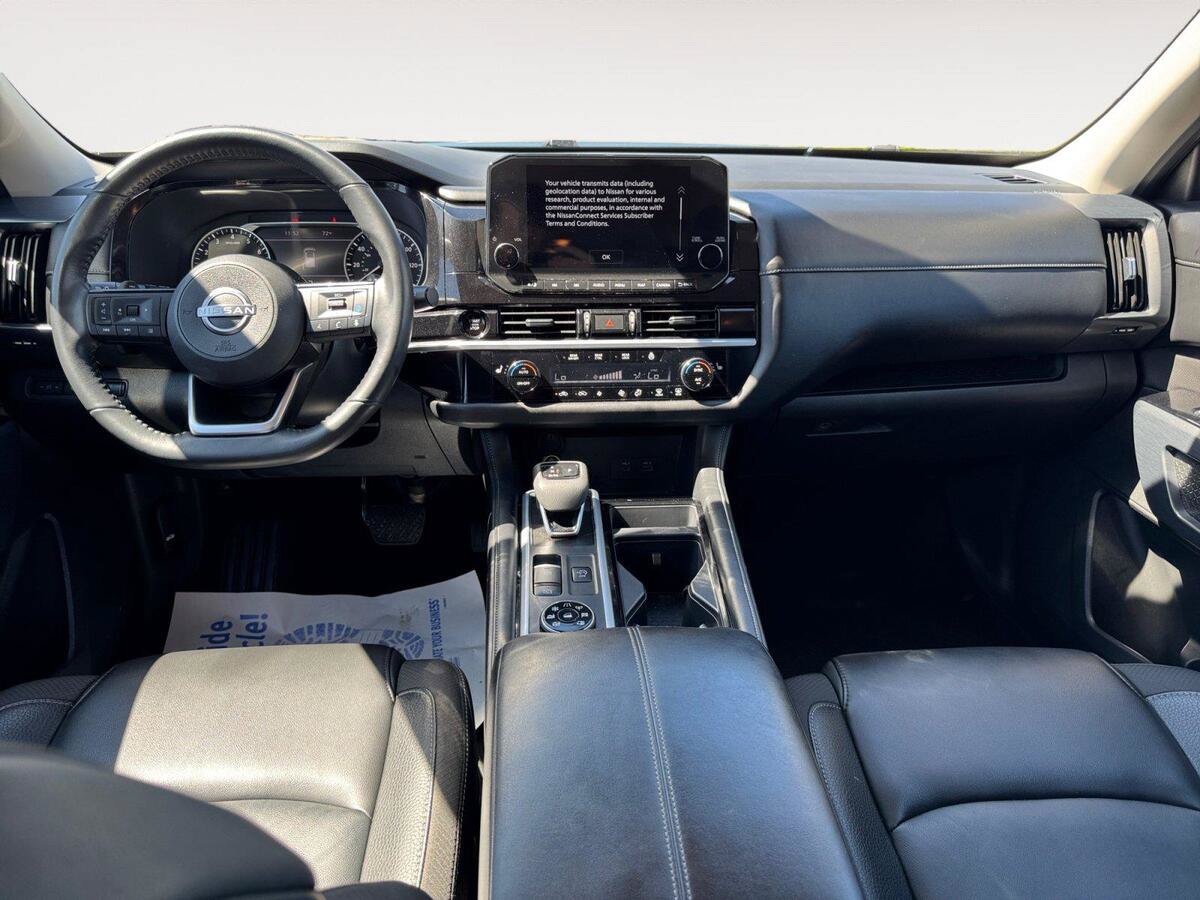 Used 2025 Nissan Pathfinder SL AWD/4WD image 10