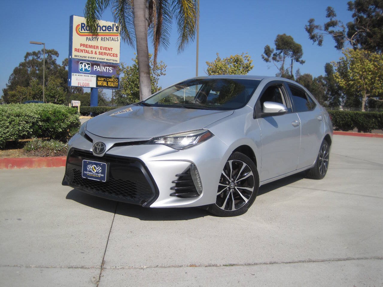 Used 2017 Toyota Corolla SE FWD image 2