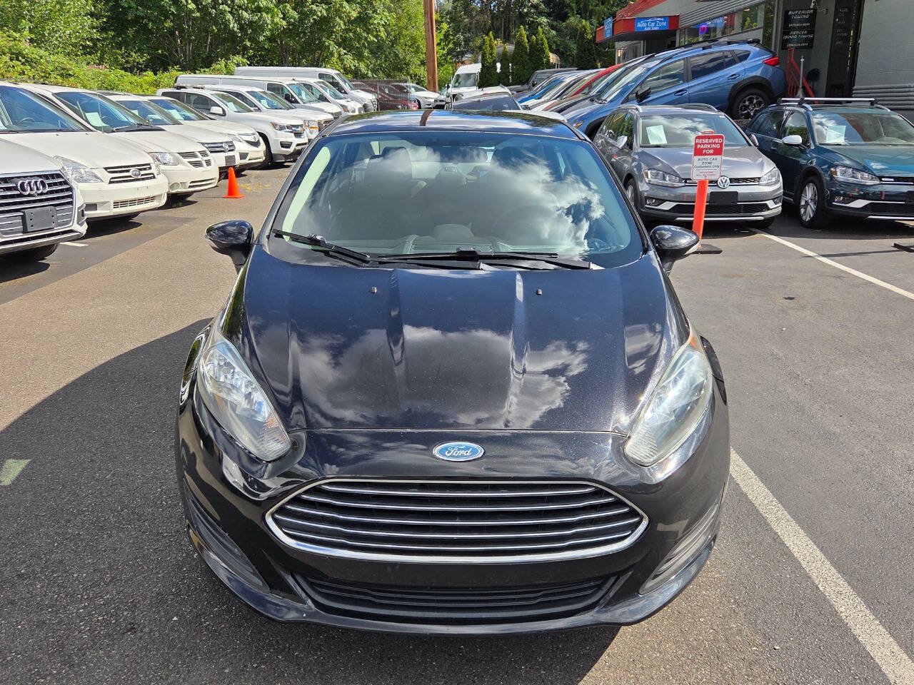 Used 2015 Ford Fiesta SE FWD image 2
