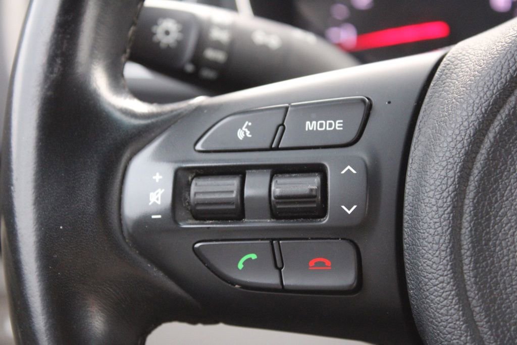 Used 2017 Kia Sedona LX w/ LX Essentials Premium Package image 31