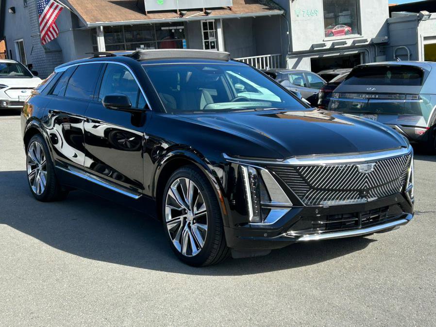 Used 2024 Cadillac Lyriq Luxury w/ LPO, Floor Liner Package image 3