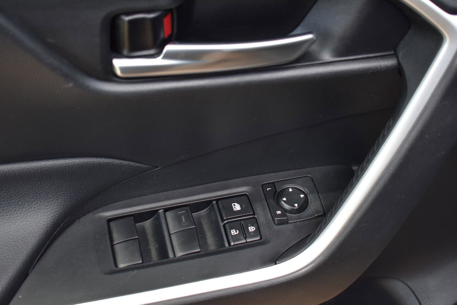 Used 2021 Toyota RAV4 XLE image 29