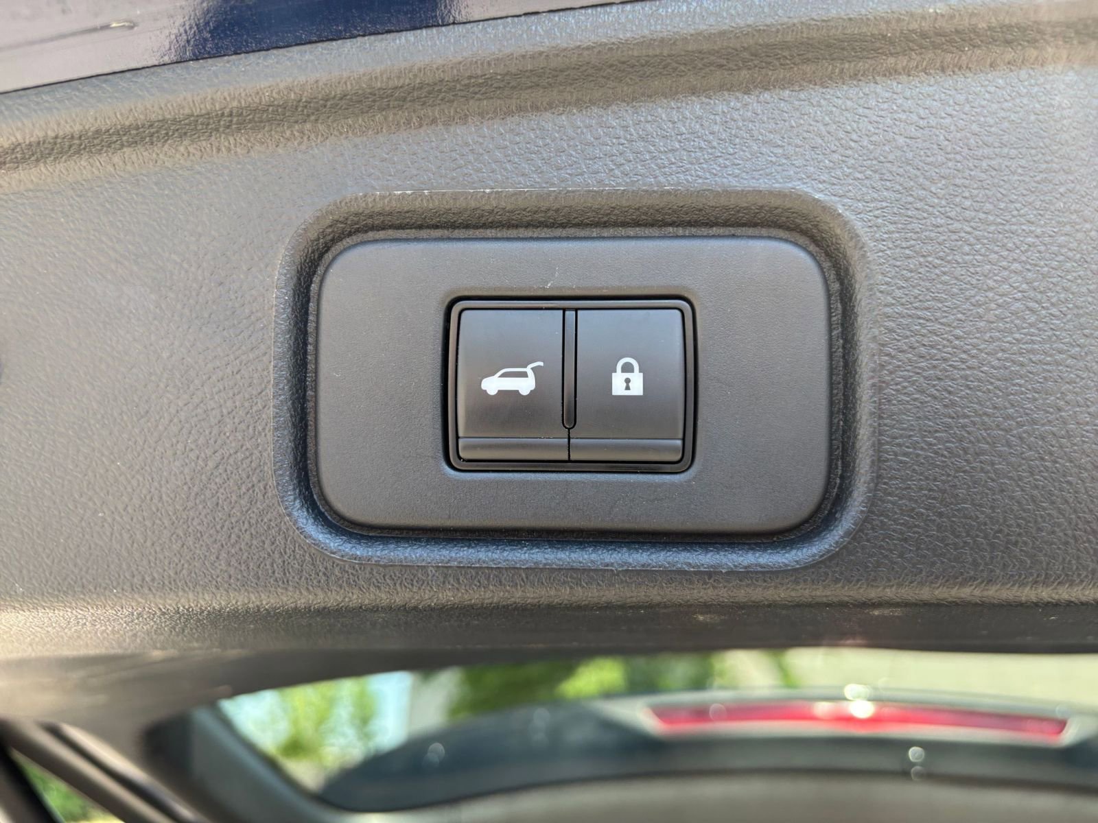 Used 2025 Nissan Pathfinder SV AWD/4WD image 24