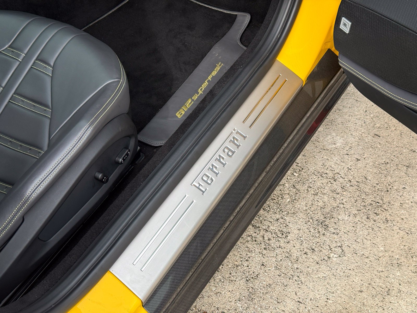 Used 2019 Ferrari 812 Superfast RWD image 45