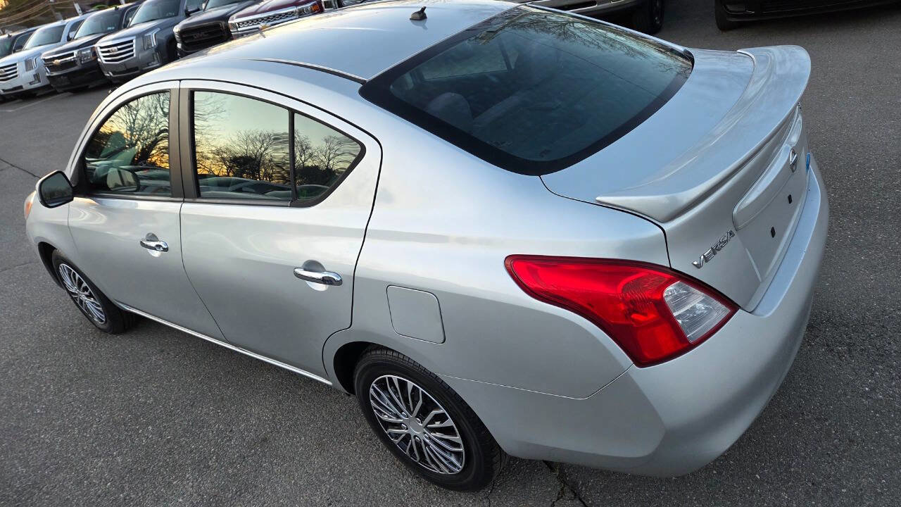 Used 2013 Nissan Versa SV image 9