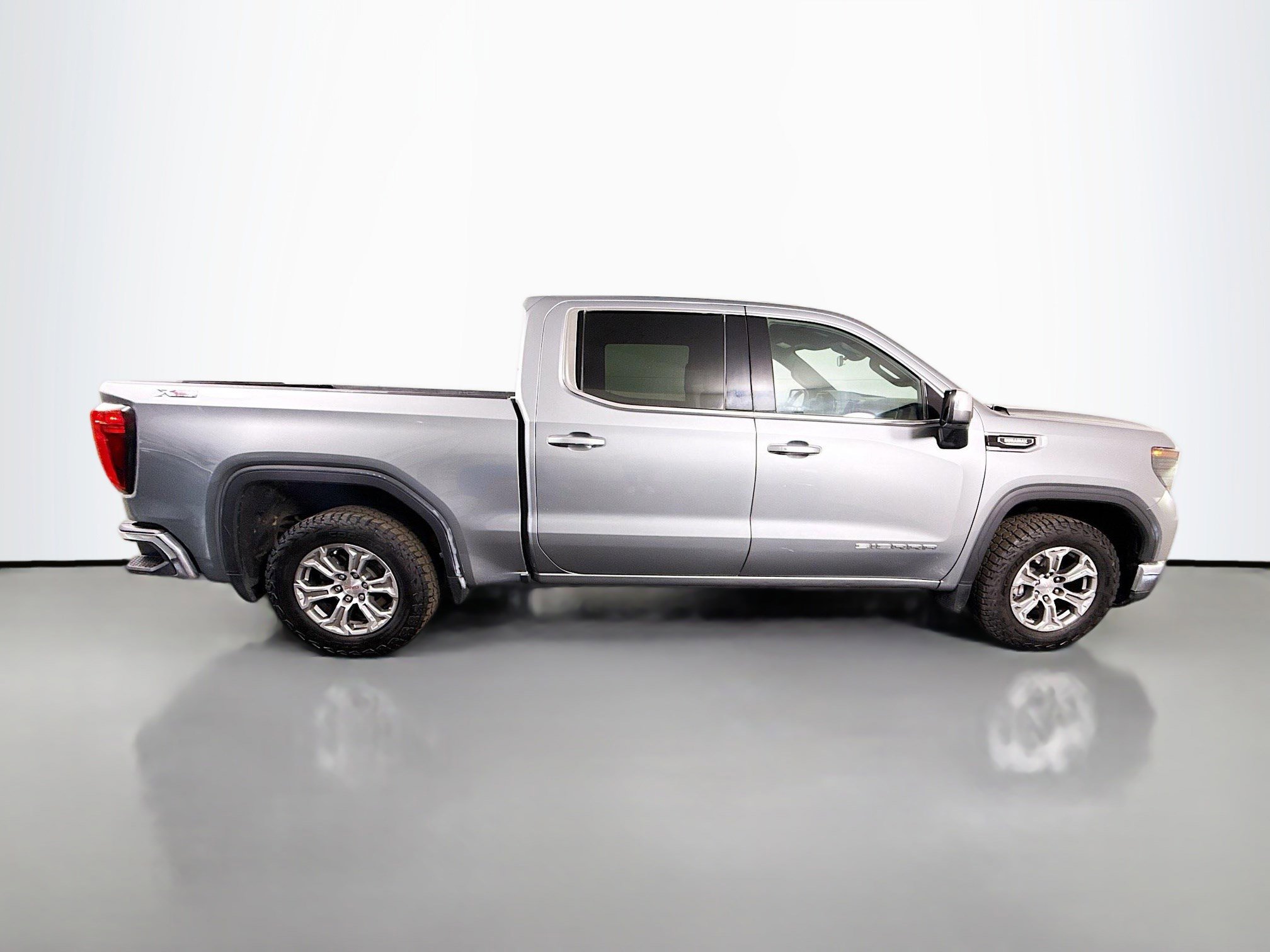 Used 2023 GMC Sierra 1500 SLE w/ Preferred Package AWD/4WD image 11