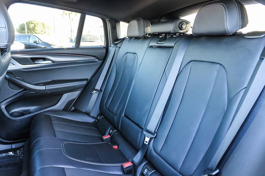 Used 2025 BMW X4 xDrive30i image 18