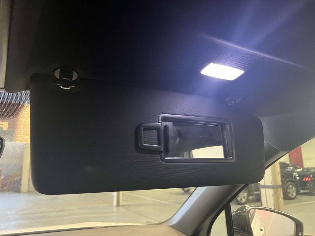 Used 2023 Volkswagen Tiguan SE R-Line image 31