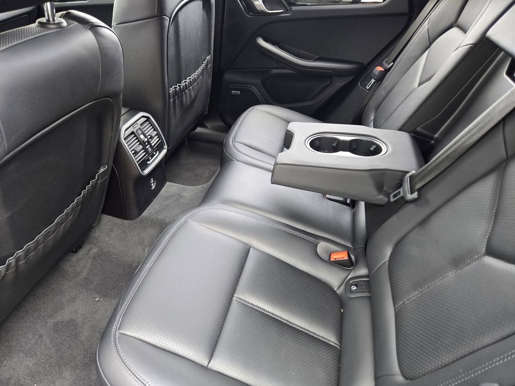 Used 2020 Porsche Macan Base image 40