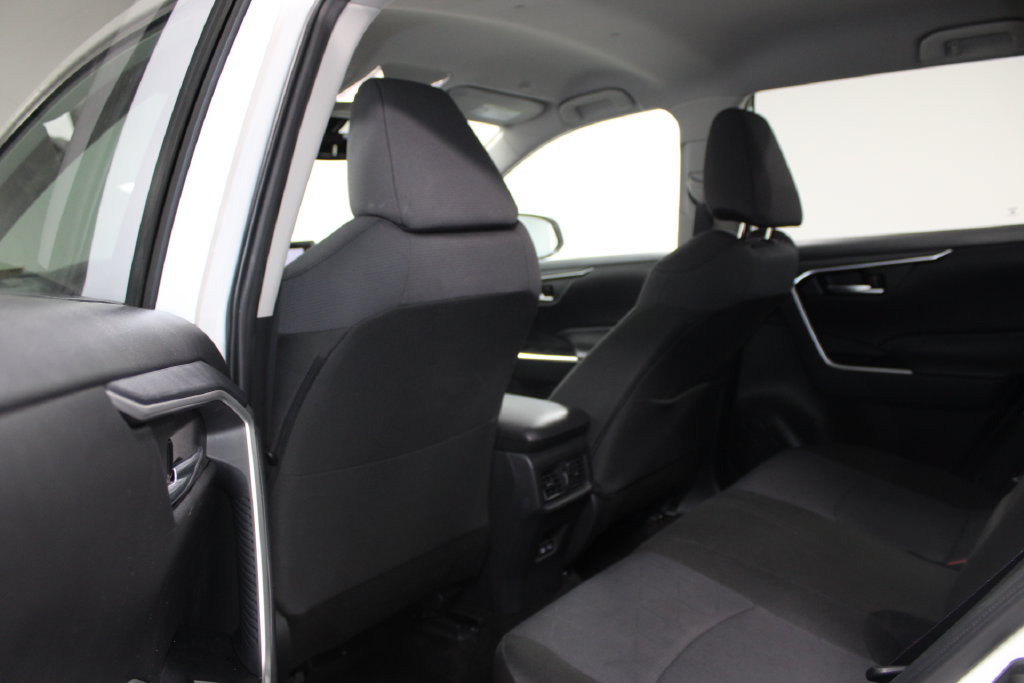 Used 2025 Toyota RAV4 XLE AWD/4WD image 17