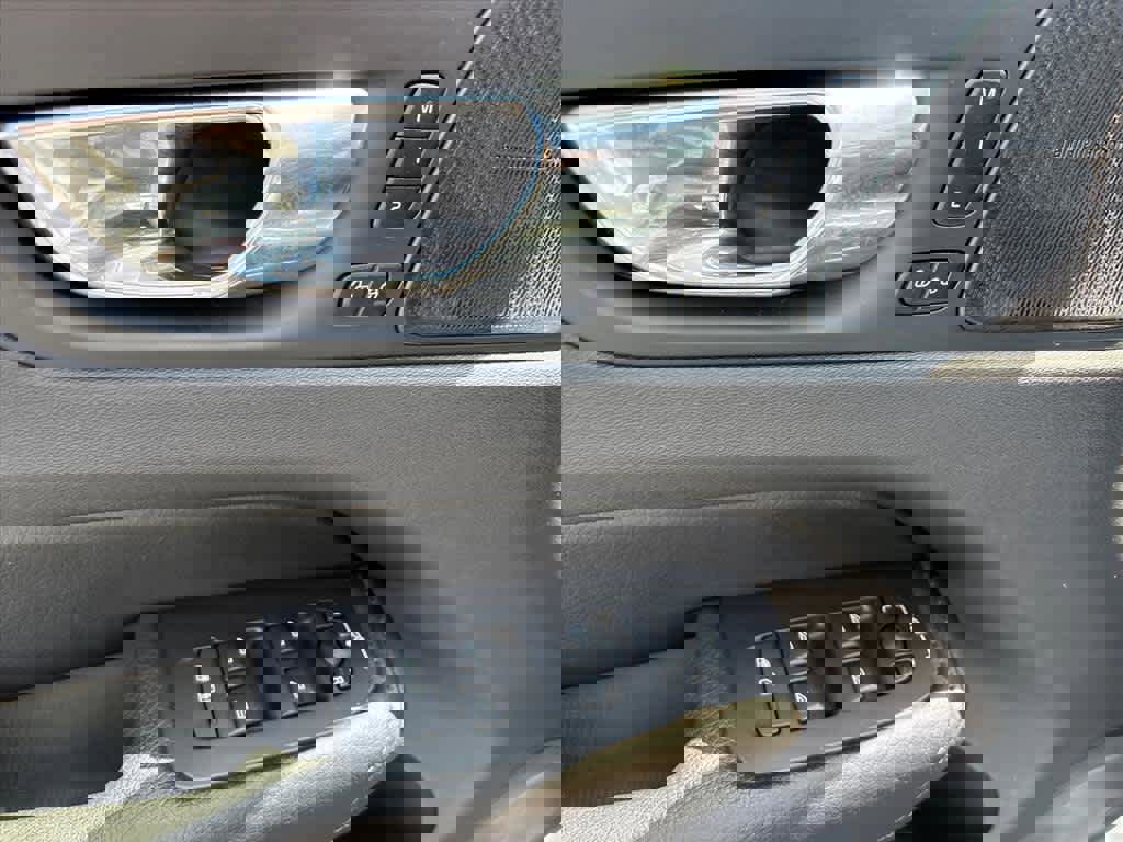 Used 2020 Volvo XC60 T5 Inscription w/ Protection Package Premier image 22