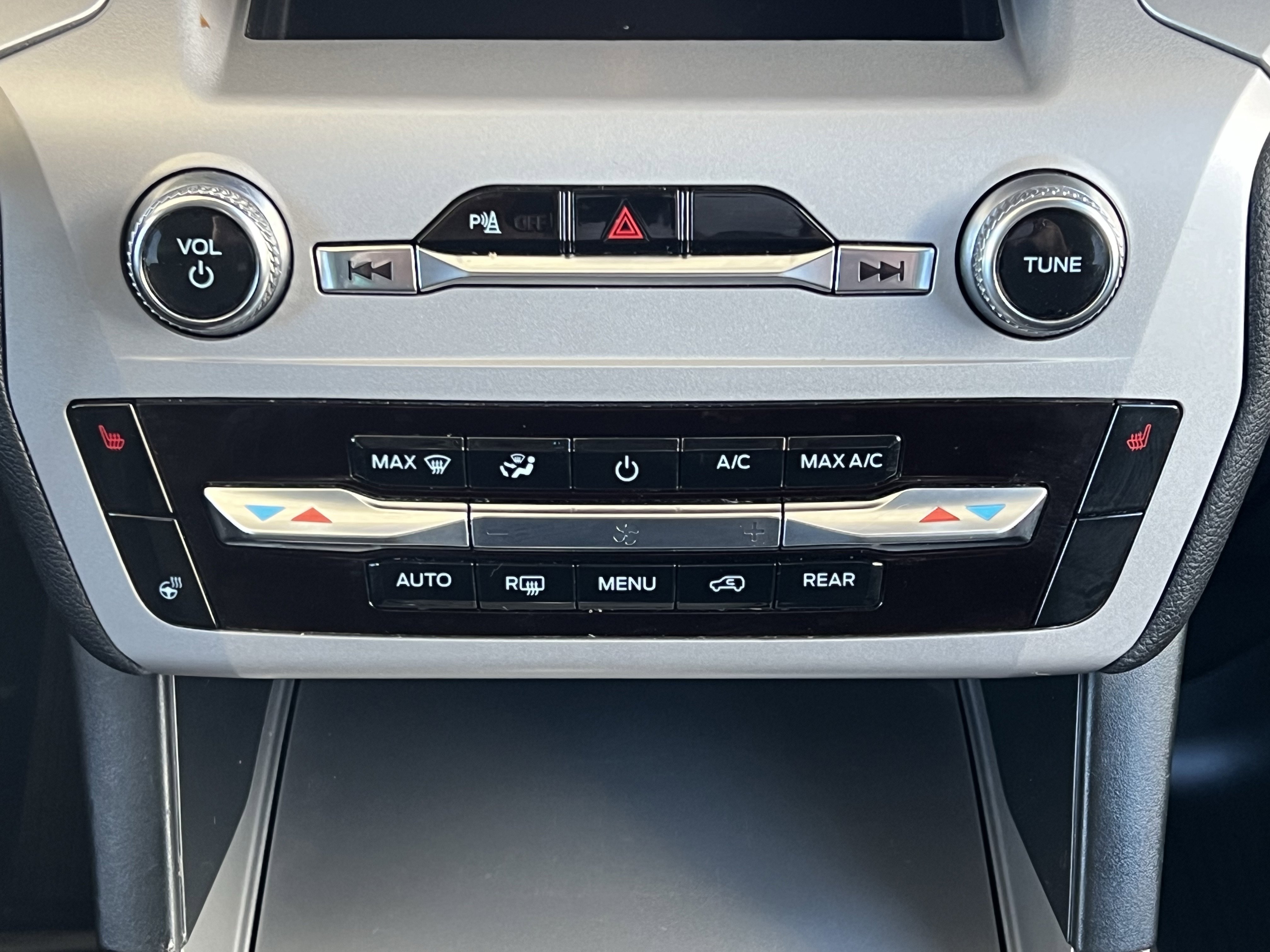 Used 2023 Ford Explorer XLT w/ Equipment Group 202A image 32