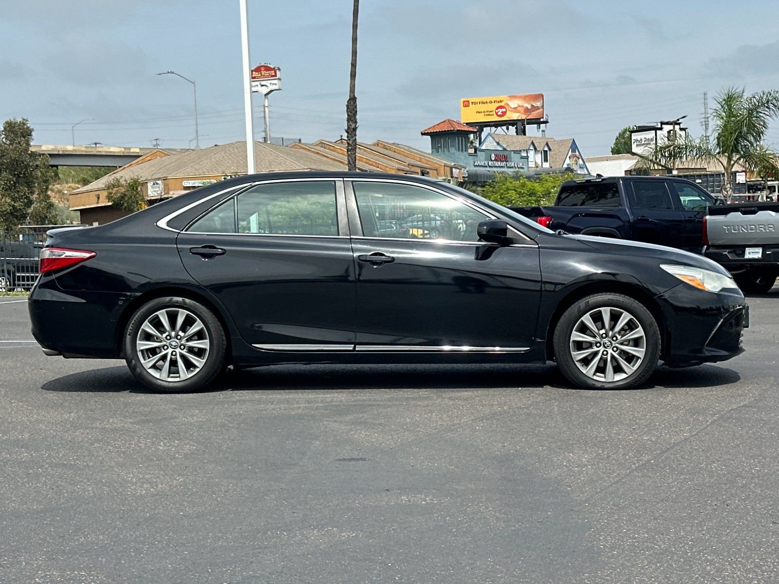 Used 2017 Toyota Camry XLE w/ Moonroof Package FWD image 6