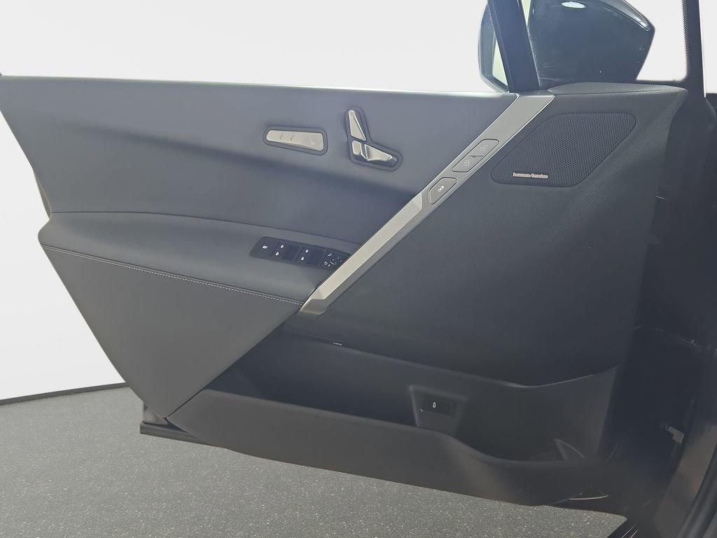 Used 2026 BMW iX xDrive45 w/ M Sport Package AWD/4WD image 30