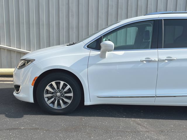 Used 2020 Chrysler Pacifica Touring-L Plus w/ Advanced Safetytec Group FWD image 27
