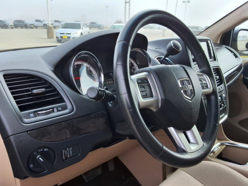 Used 2016 Dodge Grand Caravan SXT w/ UConnect Hands-Free Group image 10