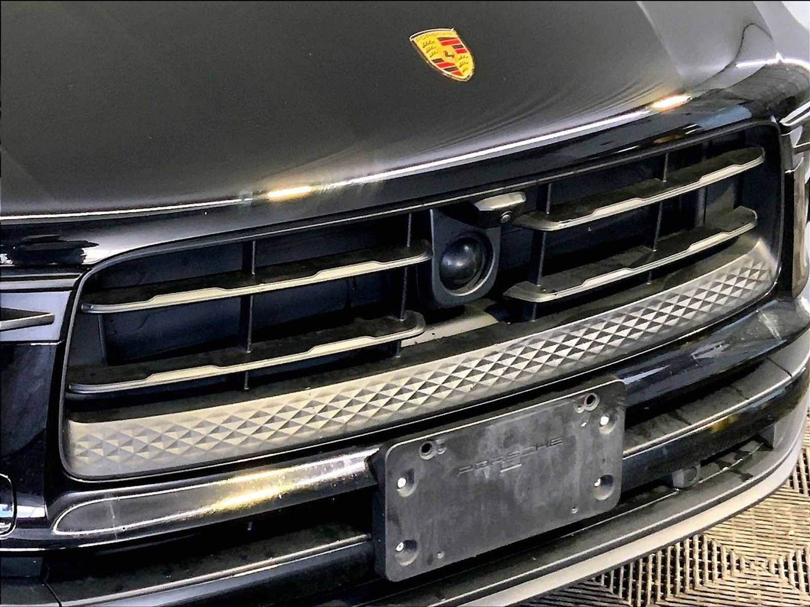 Certified 2023 Porsche Macan image 34