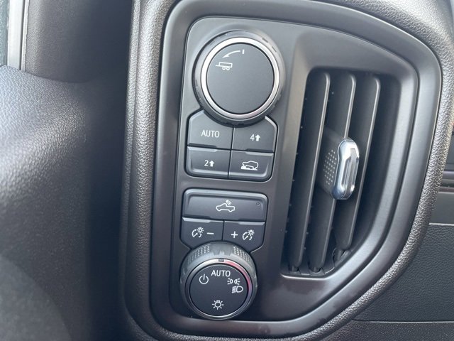 Used 2022 Chevrolet Silverado 1500 Custom image 3