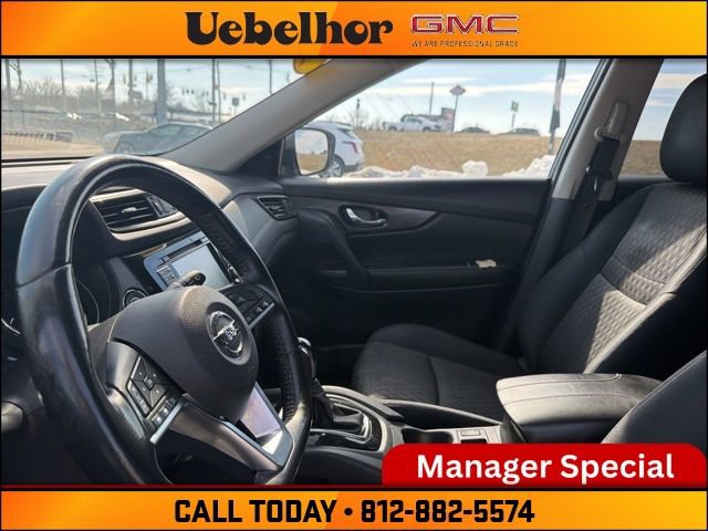 Used 2017 Nissan Rogue SV w/ SV Premium Package image 21