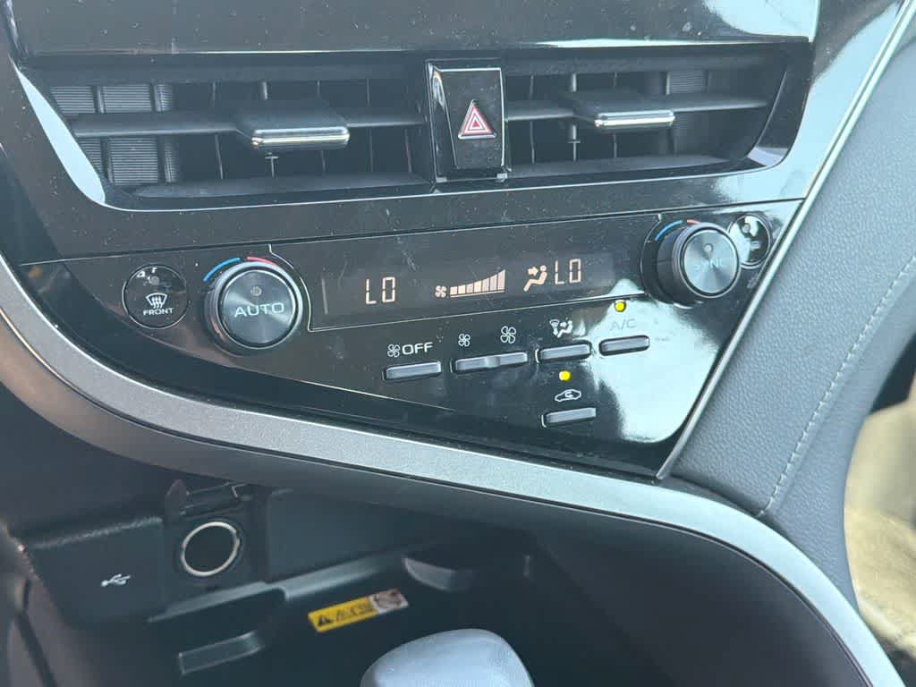 Used 2022 Toyota Camry XSE FWD image 28
