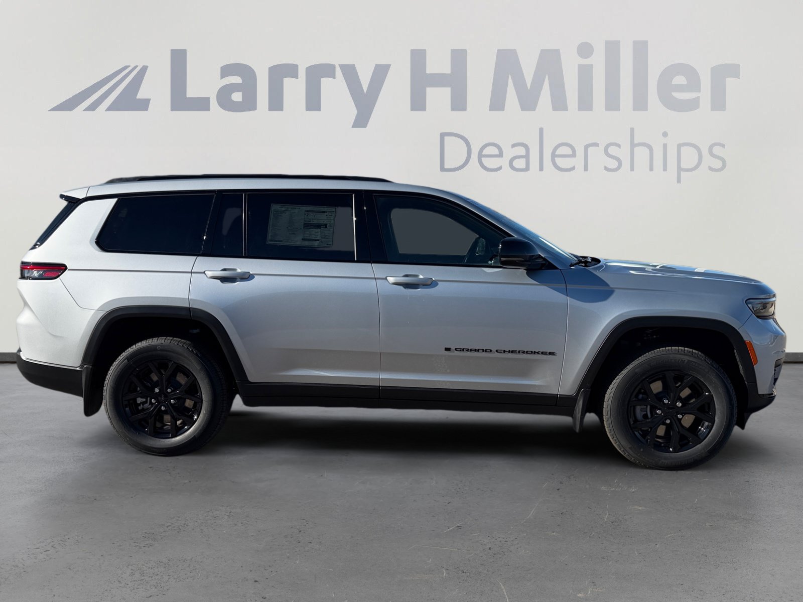New 2025 Jeep Grand Cherokee L Altitude AWD/4WD image 7