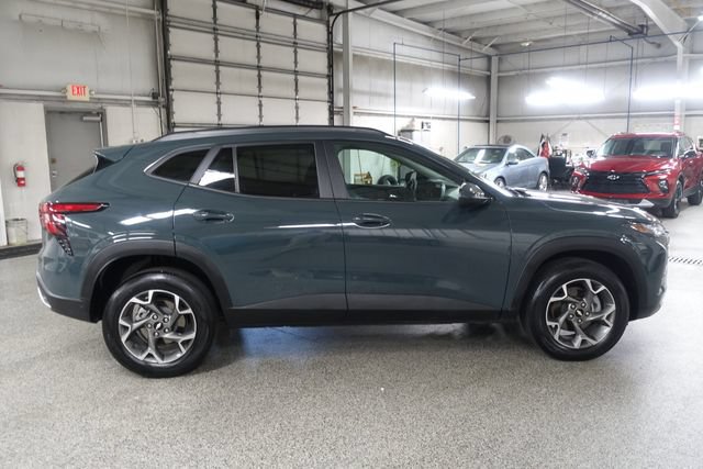 Used 2025 Chevrolet Trax LT FWD image 8