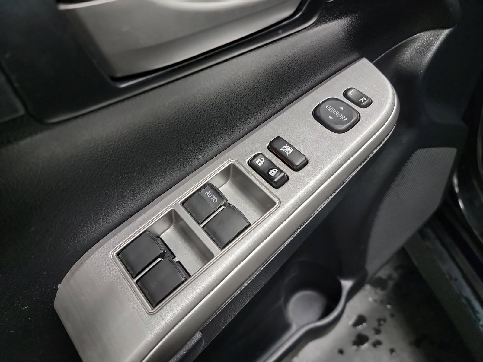 Used 2014 Toyota Camry SE image 14