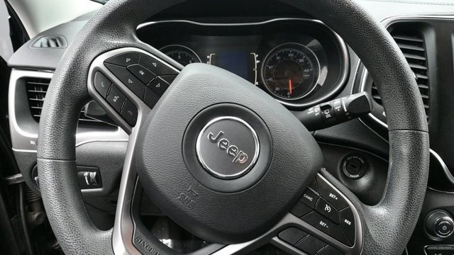 Used 2020 Jeep Cherokee Latitude FWD image 20