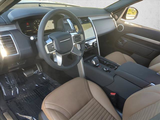 Used 2024 Land Rover Discovery Dynamic SE AWD/4WD image 11