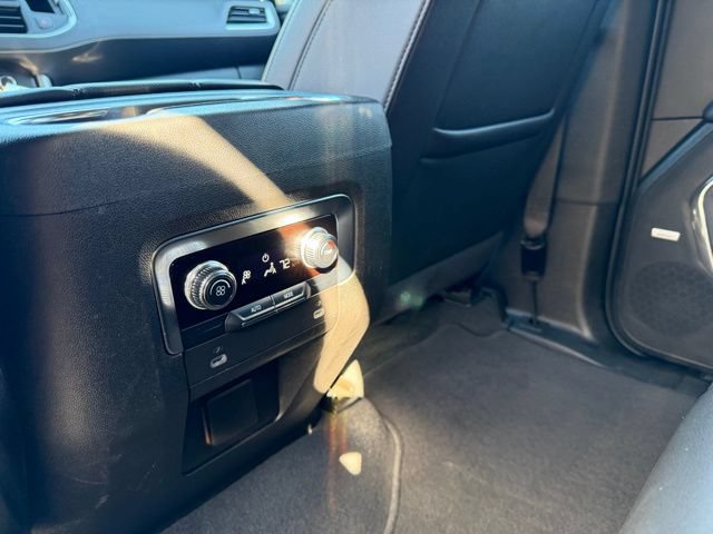 Certified 2024 GMC Yukon XL SLT AWD/4WD image 13