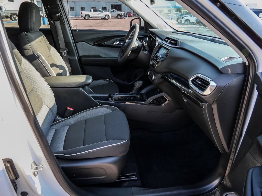 Used 2022 Chevrolet TrailBlazer LT w/ Convenience Package FWD image 14