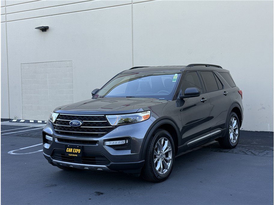 Used 2020 Ford Explorer XLT w/ Equipment Group 202A AWD/4WD image 3